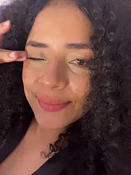 Snapshot of AfroSalvaje chatting on December 17, 2025, 5:56 am AfroSalvaje online show from December 17, 2025, 5:56 am