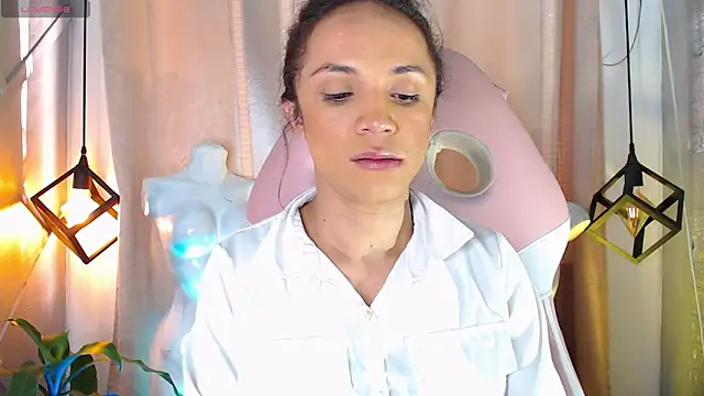 Snapshot of Cristal_Gem1 chatting on May 3, 2026, 11:47 am Cristal Gem1 online show from May 3, 2026, 11:47 am
