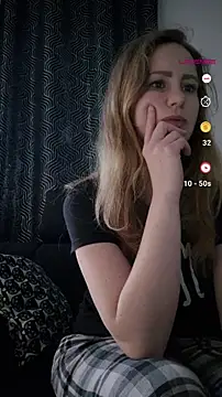 Snapshot of LyraHotty chatting on February 23, 2026, 6:14 am LyraHotty online show from February 23, 2026, 6:14 am