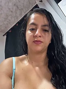 Snapshot of salo-rousee chatting on April 12, 2026, 11:02 am salo-rousee online show from April 12, 2026, 11:02 am