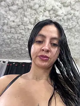 Snapshot of salo-rousee chatting on December 5, 2025, 12:32 am salo-rousee online show from December 5, 2025, 12:32 am