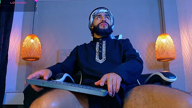 Thaiel Fosteer online show from April 10, 2026, 9:27 am