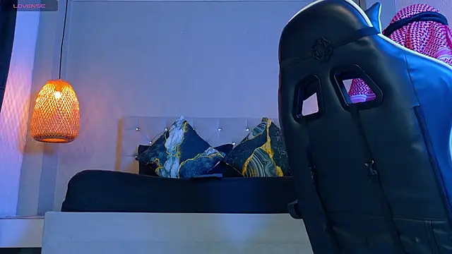 Thaiel Fosteer online show from April 15, 2026, 8:20 am