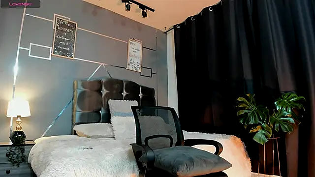 oliver mr  online show from December 4, 2025, 8:30 pm