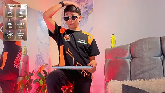 oliver mr  online show from March 24, 2026, 8:31 pm