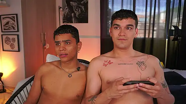 Snapshot of EROS_AND_ALAN chatting on May 24, 2026, 10:20 pm EROS AND ALAN online show from May 24, 2026, 10:20 pm
