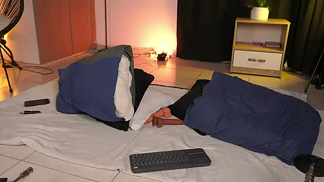Snapshot of EROS_AND_ALAN chatting on May 23, 2026, 4:44 am EROS AND ALAN online show from May 23, 2026, 4:44 am