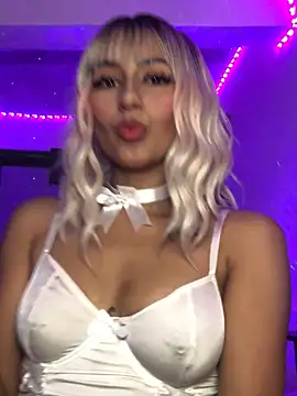 Snapshot of Samara_SaenzV chatting on October 9, 2025, 11:49 pm Samara SaenzV online show from October 9, 2025, 11:49 pm