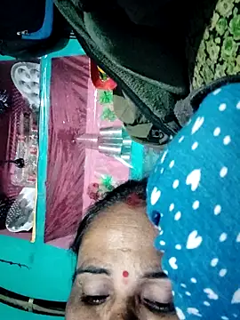 Pooja750 online show from November 22, 2025, 5:12 pm