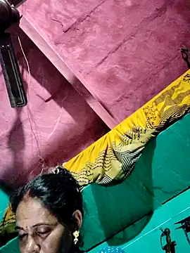 Pooja750 online show from November 4, 2025, 6:44 pm