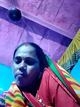 Pooja750 online show from October 21, 2025, 1:21 pm