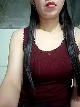 Snapshot of Vyvyy06 chatting on October 24, 2025, 11:04 pm Vyvyy06 online show from October 24, 2025, 11:04 pm