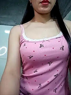 Snapshot of Vyvyy06 chatting on November 18, 2025, 1:32 am Vyvyy06 online show from November 18, 2025, 1:32 am