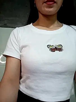 Snapshot of Vyvyy06 chatting on December 1, 2025, 2:51 pm Vyvyy06 online show from December 1, 2025, 2:51 pm