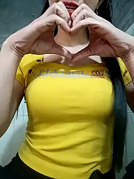 Snapshot of Vyvyy06 chatting on November 15, 2025, 12:25 am Vyvyy06 online show from November 15, 2025, 12:25 am