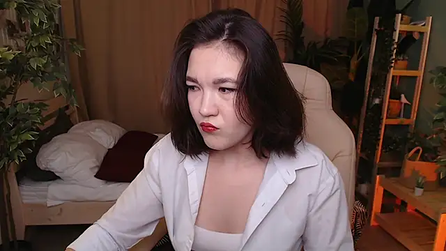 Snapshot of Halle_Berrry chatting on November 19, 2025, 2:06 pm Halle Berrry online show from November 19, 2025, 2:06 pm