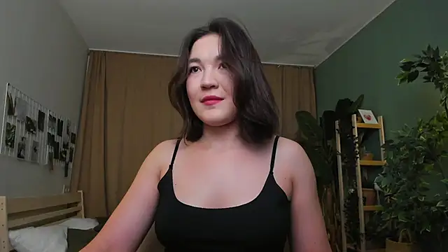 Snapshot of Halle_Berrry chatting on December 4, 2025, 2:05 pm Halle Berrry online show from December 4, 2025, 2:05 pm