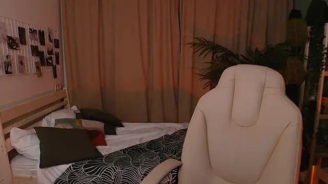 Snapshot of Halle_Berrry chatting on November 26, 2025, 2:06 pm Halle Berrry online show from November 26, 2025, 2:06 pm