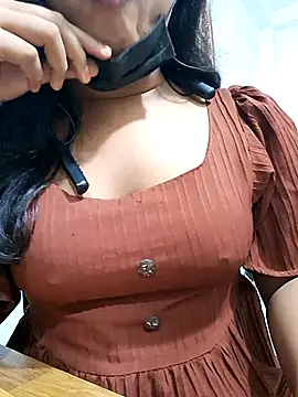 Snapshot of BeautyGirl_sara chatting on November 25, 2025, 4:18 pm BeautyGirl sara online show from November 25, 2025, 4:18 pm