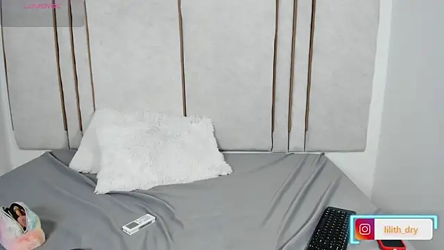 Lilith dry online show from December 16, 2025, 4:11 pm