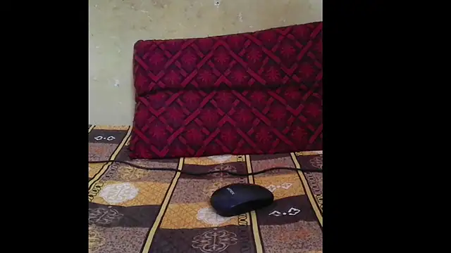 Snapshot of riyamore9623 chatting on October 11, 2025, 9:54 am riyamore9623 online show from October 11, 2025, 9:54 am