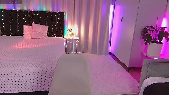 Snapshot of Lola_Sparks chatting on September 23, 2025, 6:09 am Lola Sparks online show from September 23, 2025, 6:09 am