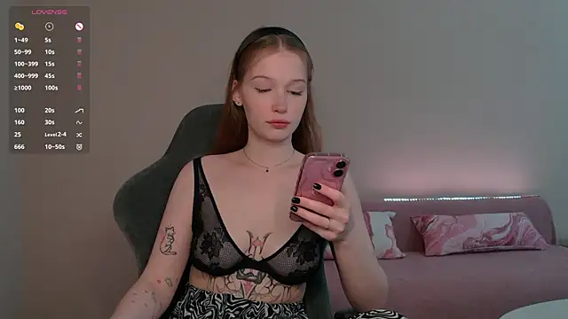 Snapshot of solanochka chatting on October 6, 2025, 8:59 am solanochka online show from October 6, 2025, 8:59 am