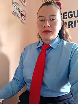 Snapshot of Hannah-colx chatting on May 11, 2026, 4:04 pm Hannah-colx online show from May 11, 2026, 4:04 pm