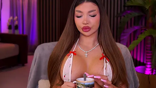 Snapshot of CassyeLips chatting on October 17, 2025, 8:54 pm CassyeLips online show from October 17, 2025, 8:54 pm