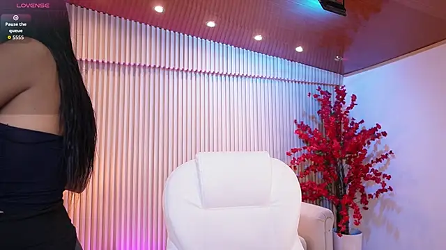 GiaNovak online show from October 27, 2025, 11:44 am