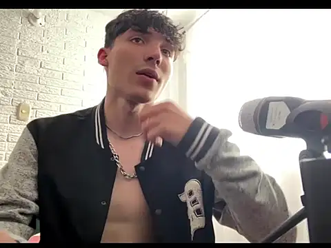 Snapshot of knielBgm chatting on March 4, 2026, 8:27 pm knielBgm online show from March 4, 2026, 8:27 pm