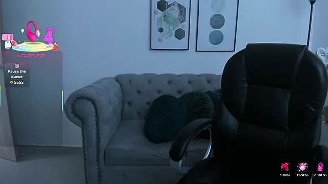 Snapshot of issi_loren chatting on March 11, 2026, 8:14 pm issi loren online show from March 11, 2026, 8:14 pm