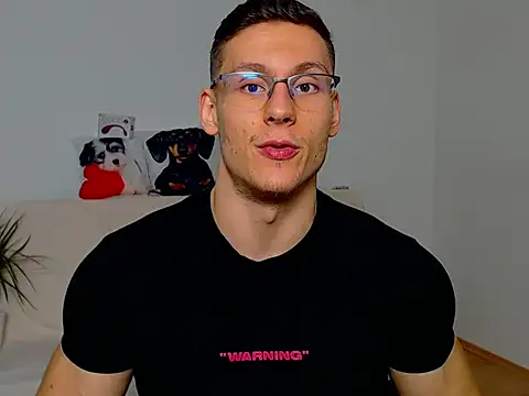 ZeinMiracles online show from October 16, 2025, 6:49 pm