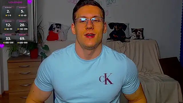 ZeinMiracles online show from April 17, 2026, 10:12 pm