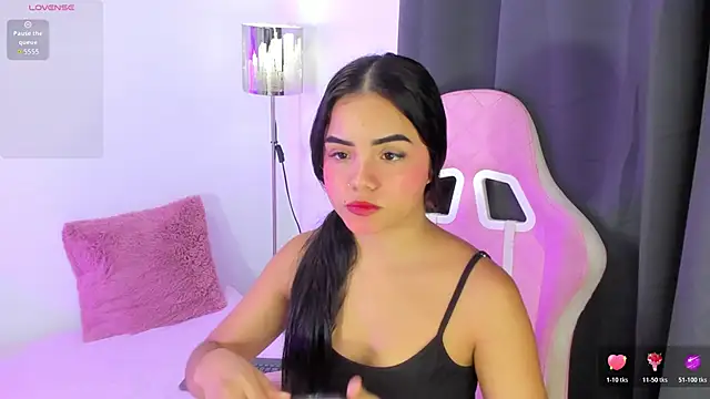 Snapshot of Valeri_13 chatting on February 18, 2026, 9:06 am Valeri 13 online show from February 18, 2026, 9:06 am