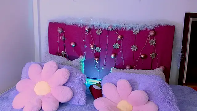 Snapshot of AuroraHans1 chatting on December 2, 2025, 1:06 am AuroraHans1 online show from December 2, 2025, 1:06 am