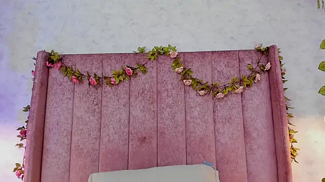 Snapshot of AnyaJay chatting on November 22, 2025, 9:13 pm AnyaJay online show from November 22, 2025, 9:13 pm