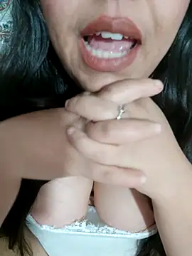 Snapshot of Hot-lino chatting on November 13, 2025, 1:20 am Hot-lino online show from November 13, 2025, 1:20 am