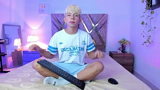 Snapshot of Hyunjin_Son chatting on March 12, 2026, 12:42 pm Hyunjin Son online show from March 12, 2026, 12:42 pm