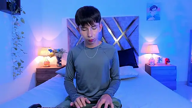 Snapshot of Hyunjin_Son chatting on October 21, 2025, 8:30 pm Hyunjin Son online show from October 21, 2025, 8:30 pm