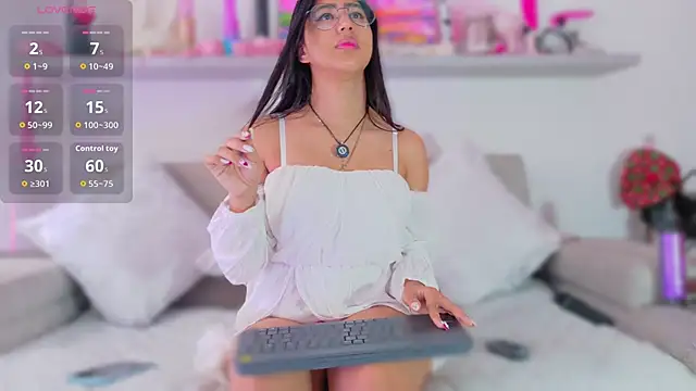 Snapshot of -aureal- chatting on December 19, 2025, 6:21 pm -aureal- online show from December 19, 2025, 6:21 pm