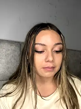Snapshot of AnnyLopezzz_ chatting on September 19, 2025, 7:18 pm AnnyLopezzz online show from September 19, 2025, 7:18 pm