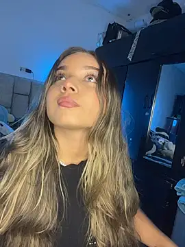 AnnyLopezzz  online show from March 7, 2026, 5:03 am