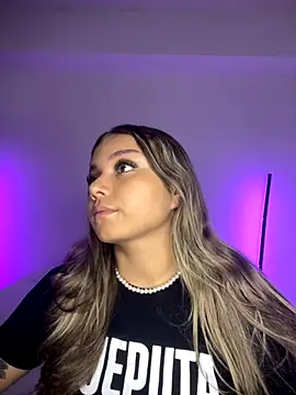 Snapshot of AnnyLopezzz_ chatting on September 13, 2025, 8:31 pm AnnyLopezzz online show from September 13, 2025, 8:31 pm