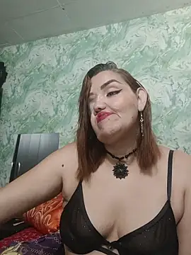 MayaLuna1 online show from November 4, 2025, 4:55 pm