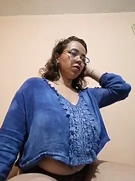 Snapshot of BarbaraLeython1 chatting on November 18, 2025, 10:13 pm BarbaraLeython1 online show from November 18, 2025, 10:13 pm