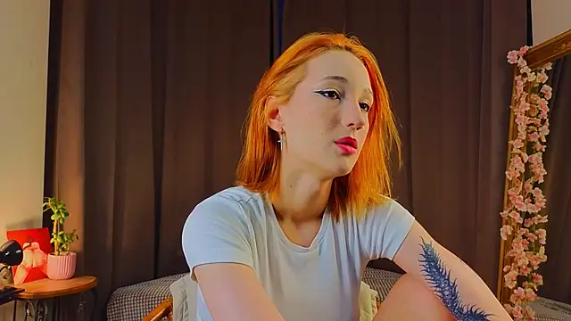 Snapshot of MaryroseRoeder chatting on October 28, 2025, 2:45 am MaryroseRoeder online show from October 28, 2025, 2:45 am