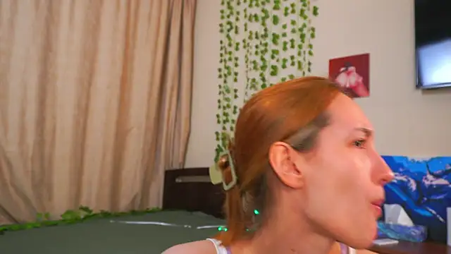 Snapshot of MaryroseRoeder chatting on January 11, 2026, 3:13 am MaryroseRoeder online show from January 11, 2026, 3:13 am