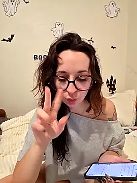 CornetDeGlace online show from November 5, 2025, 4:10 pm