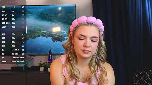 AliaBuerstatte online show from October 7, 2025, 7:59 pm